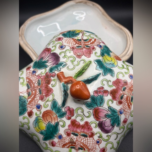 Vintage Chinese Quatrefoil Porcelain Trinket Box Famille Rose Lidded Dish - Picture 11 of 16